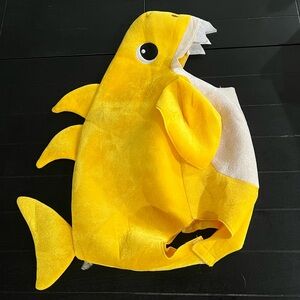 Baby shark costume! 🦈 💛
